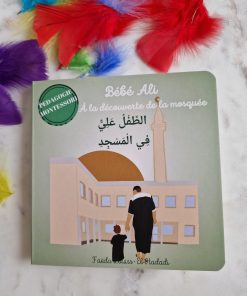 Bébé Ali à la découverte de la mosquée