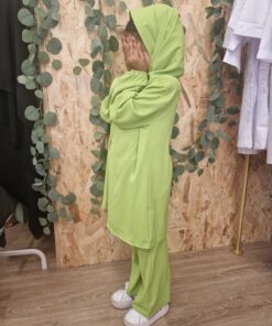 Tenue modeste pour petite fille musulmane : haut avec hijab intégré et pantalon large